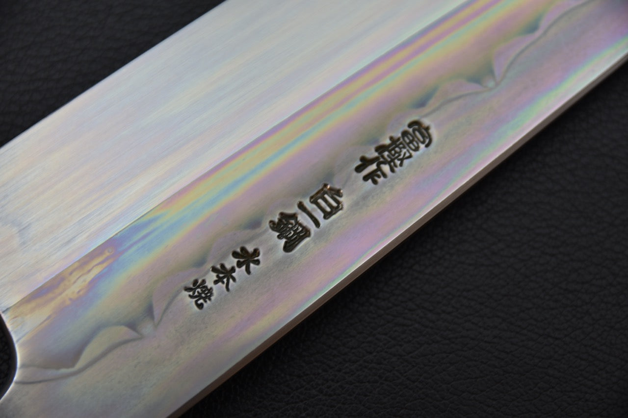 Focus sur la ligne de trempe Sanbonsugi du Mizu Honyaki avec finition miroir