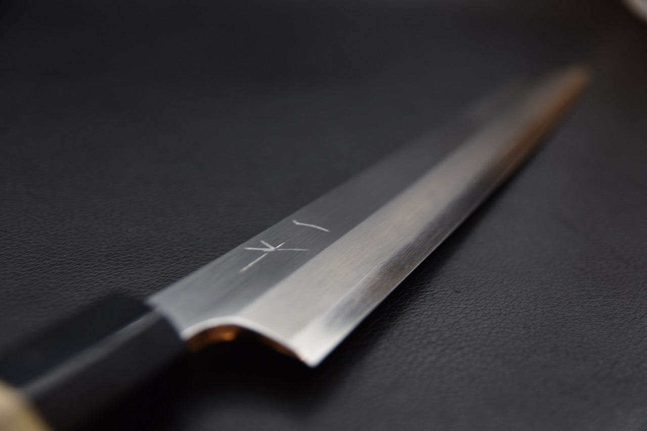 « Couteau japonais, manche bois Ho octogonal, prise équilibrée et naturelle »