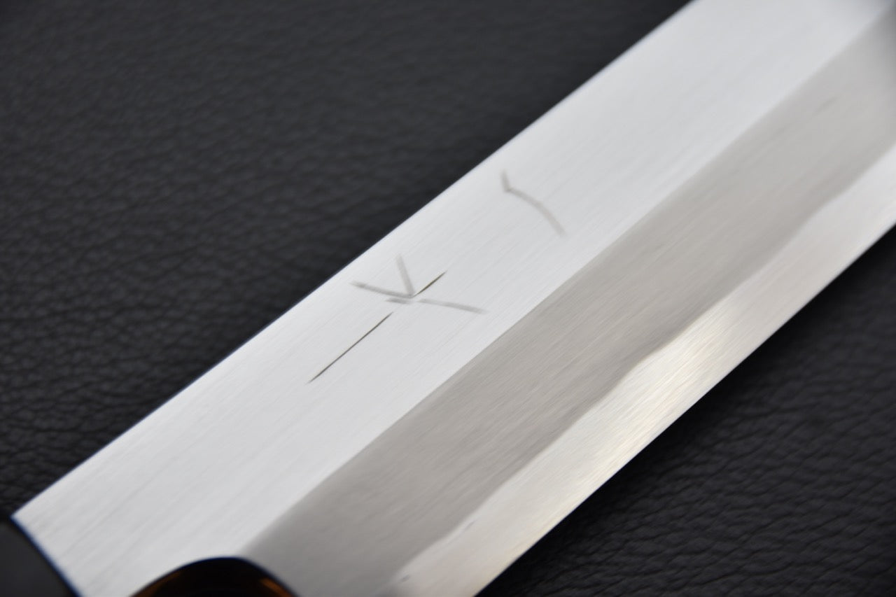 « Couteau japonais, poignée bois Ho avec virole corne de buffle, esthétique classique »