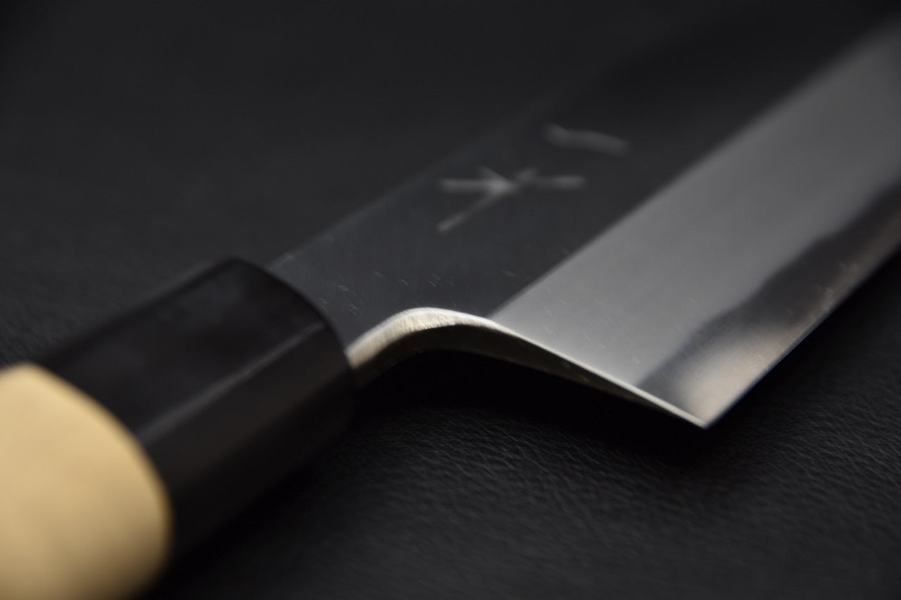 Détail du marquage japonais sur la lame du couteau japonais Hitohira Togashi