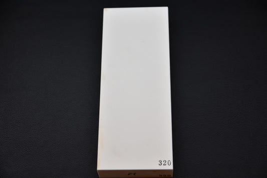 Pierre à aiguiser japonaise Hitohira WA #320 posée sur fond noir, vue de dessus