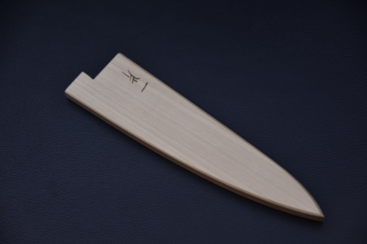 Saya en bois Hitohira pour couteau japonais Petty 130 mm, vu de dessus sur fond noir