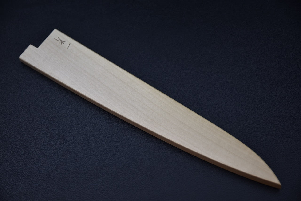 Saya en bois de magnolia pour couteau japonais sujihiki 240mm, vue complète sur fond sombre — Stay Sharp Montréal.