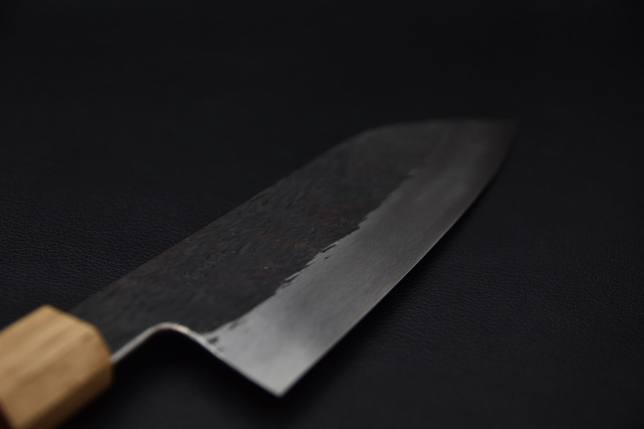 couteau japonais finition brute Kurouchi sur lame Shirogami #1, bord poli
