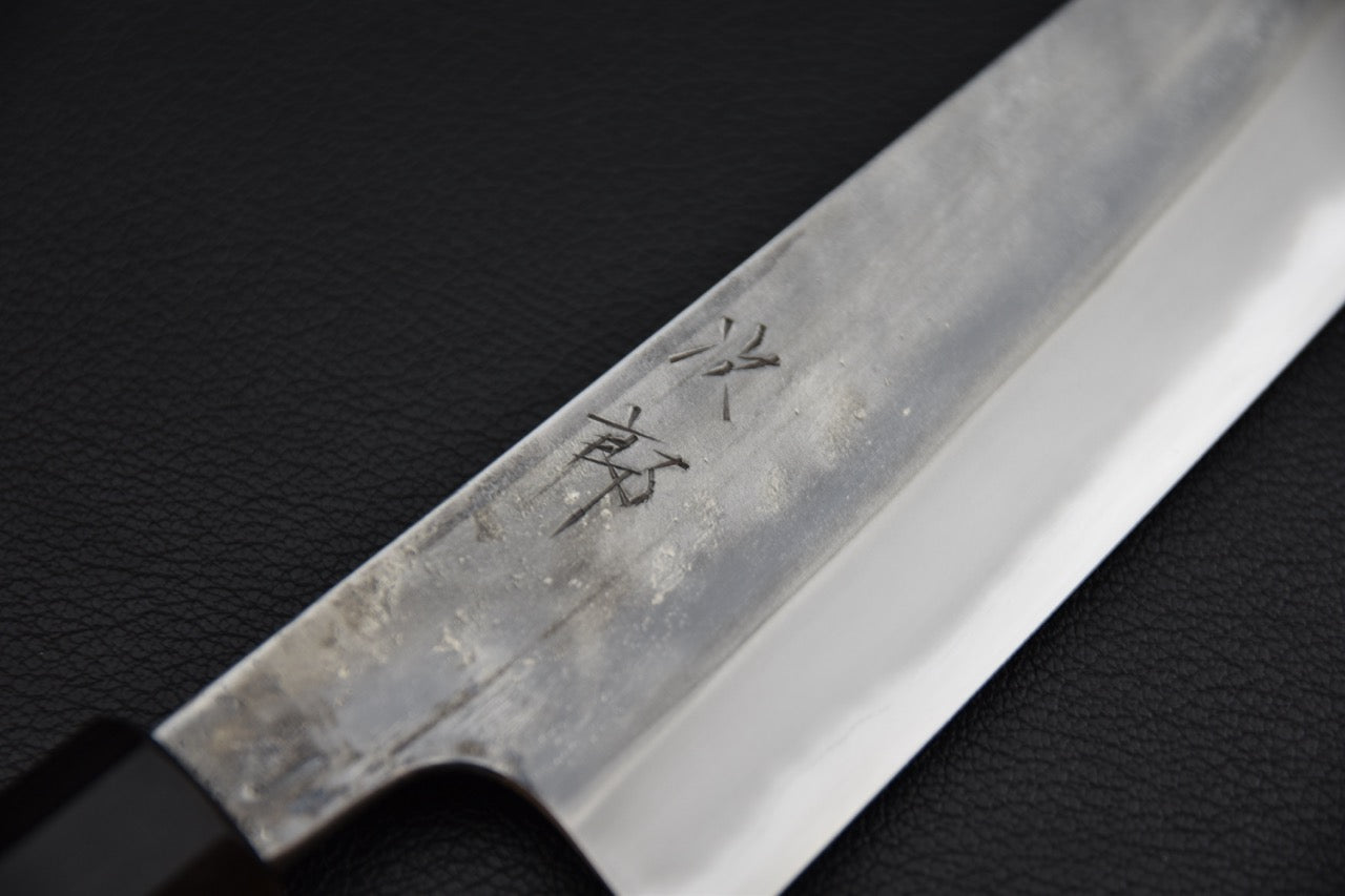 Couteau japonais petty Jiro 180mm, détail de la gravure sur la lame et de la finition contrastée — Stay Sharp Montréal.