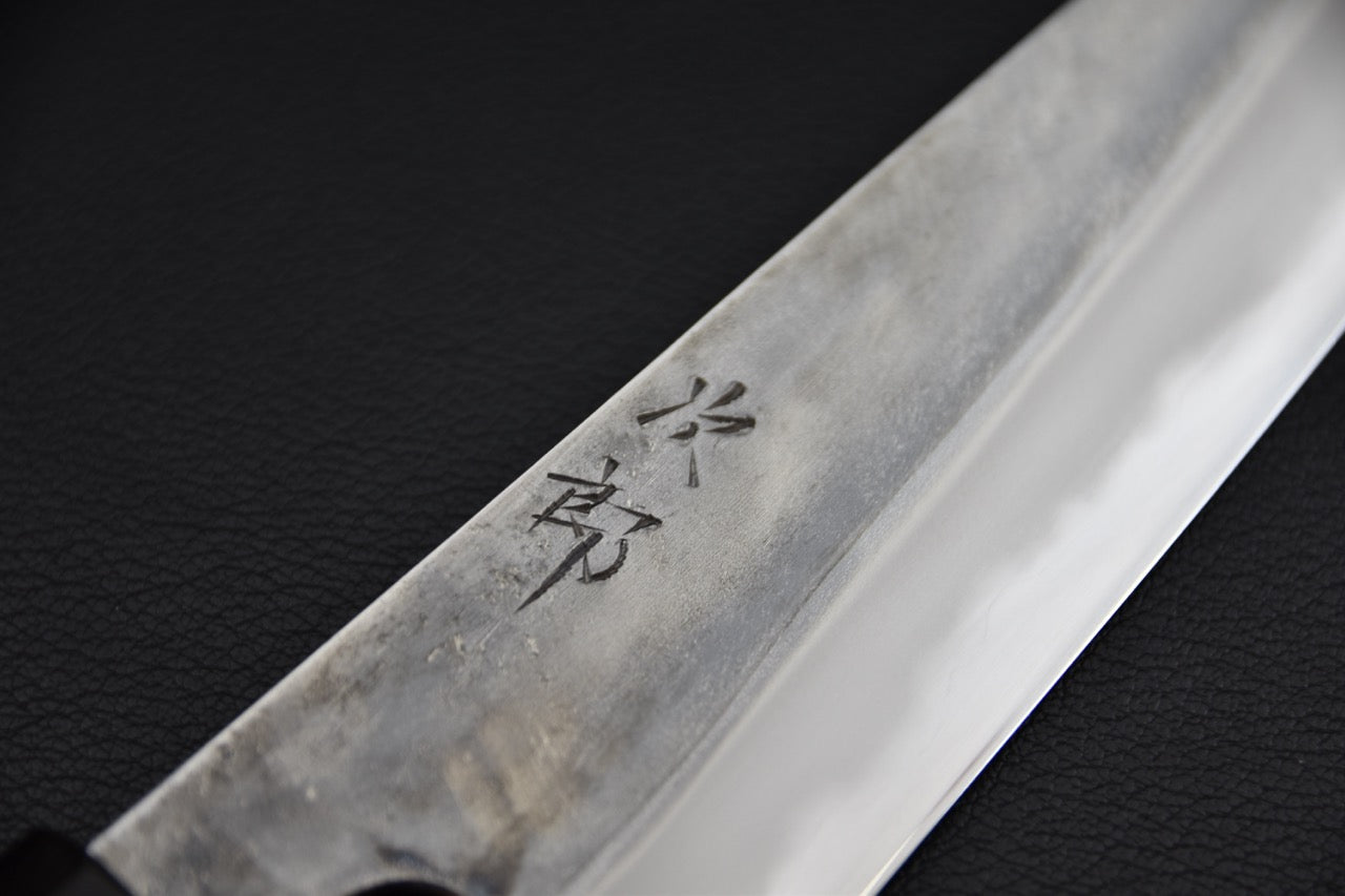 Détail de la gravure sur la lame du couteau japonais petty Jiro Tsuchime — Stay Sharp Montréal