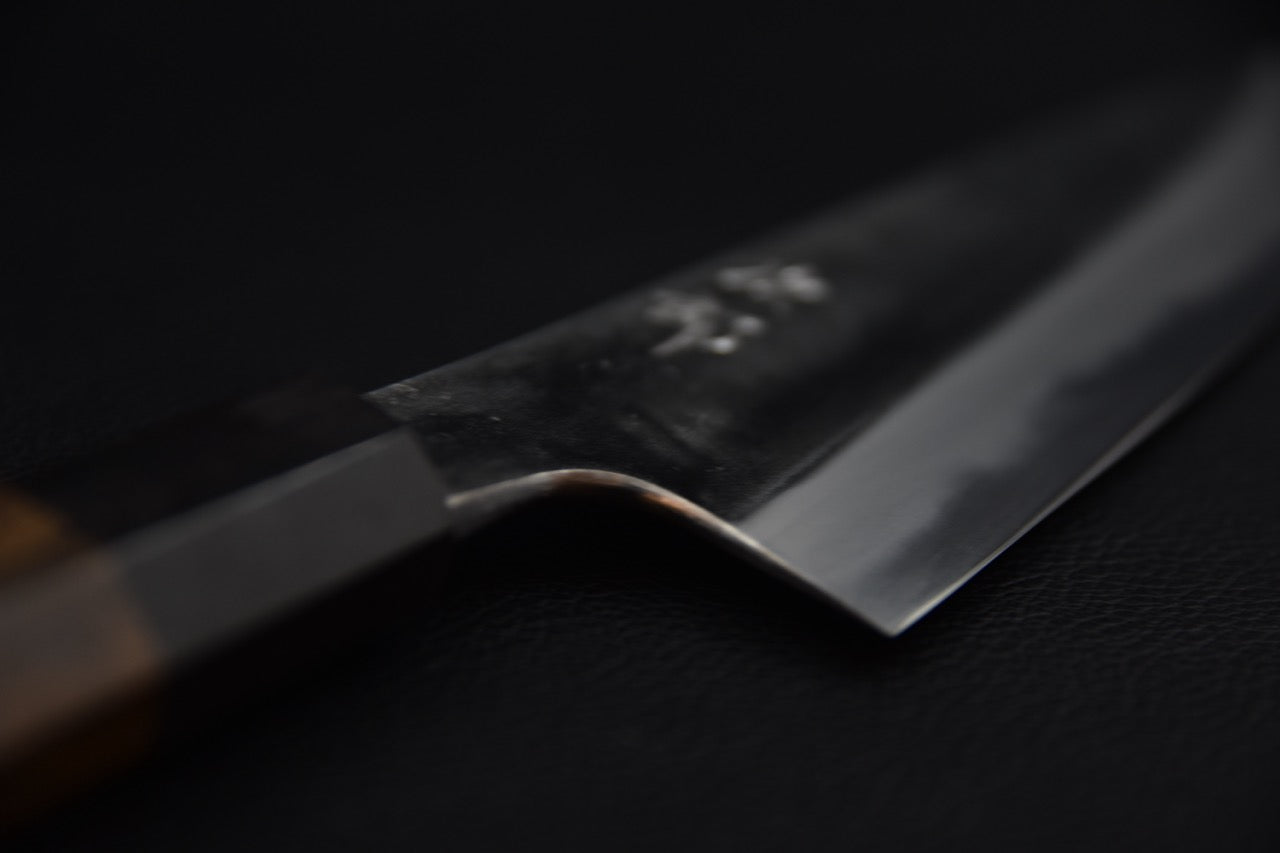 Vue du tranchant fin du couteau japonais petty 180mm — Stay Sharp Montréal