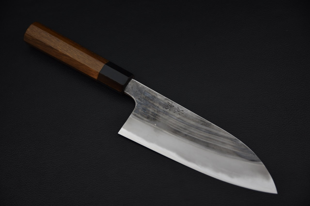 Couteau japonais santoku 165mm Jiro Tsuchime Wa avec manche wa octogonal en Tagayasan, vue détaillée du manche.