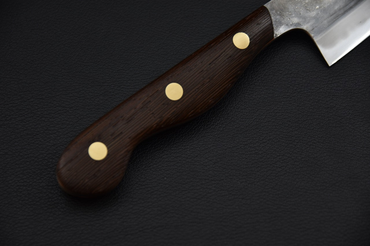 Couteau japonais sujihiki avec manche occidental en tagayasan, détail du manche bois foncé à trois rivets — Stay Sharp Montréal.