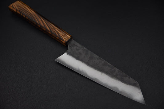 Couteau japonais Bunka Kaizen x Stay Sharp, vue du dos montrant la géométrie fine de la lame en acier carbone 125Cr1.