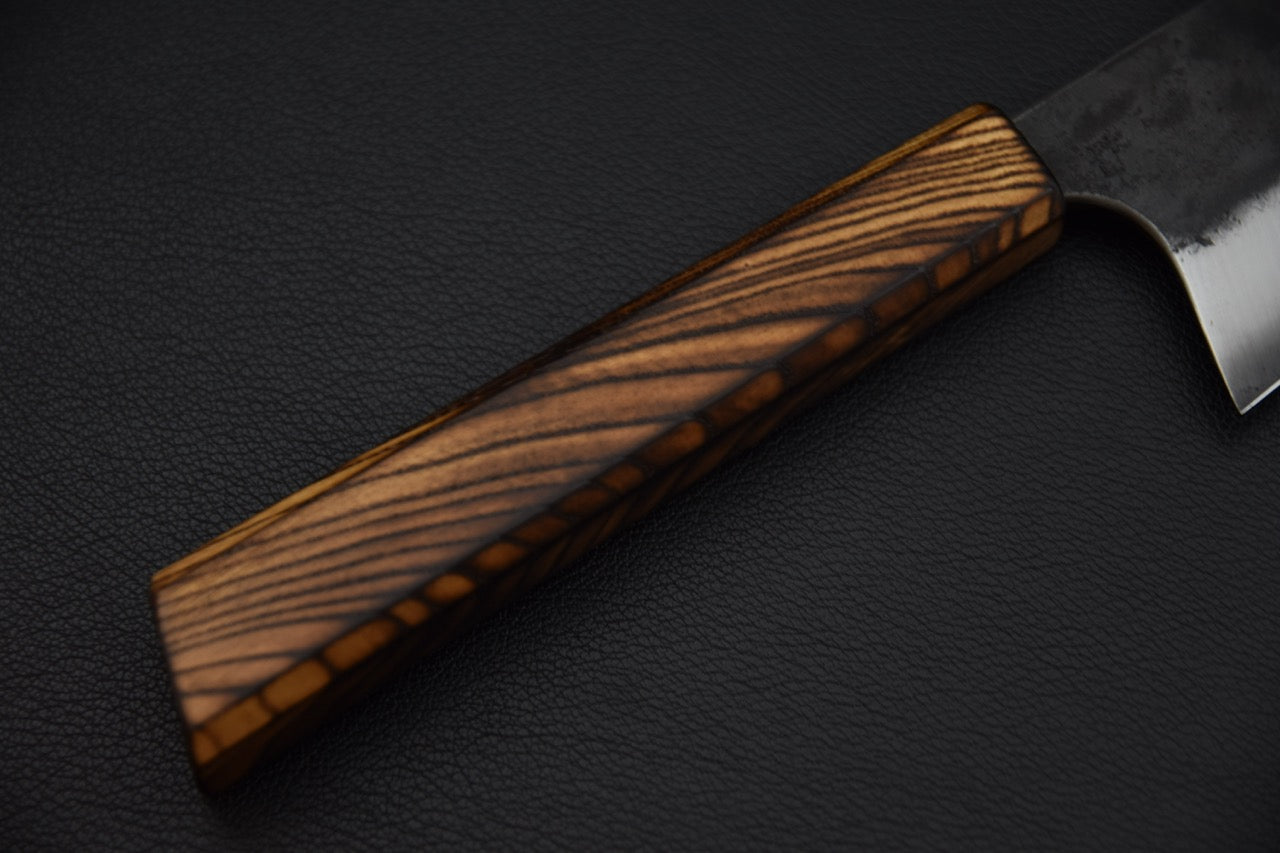 Couteau japonais Bunka Kaizen x Stay Sharp, détail du poinçon artisanal Kaizen sur la lame en acier carbone 125Cr1.
