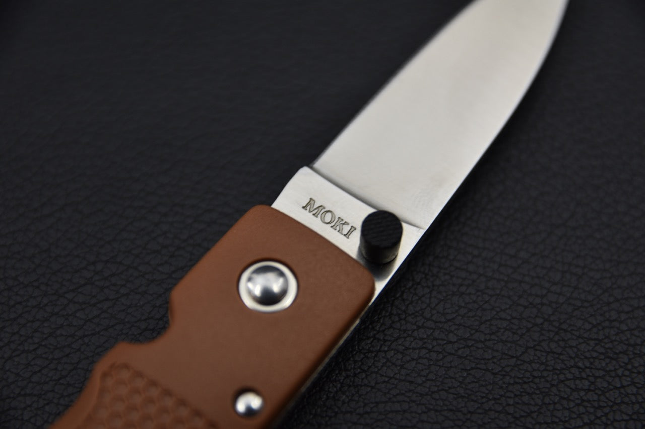 MOKI Coupe Couteau Pliant Grilon (Brun Cacao)