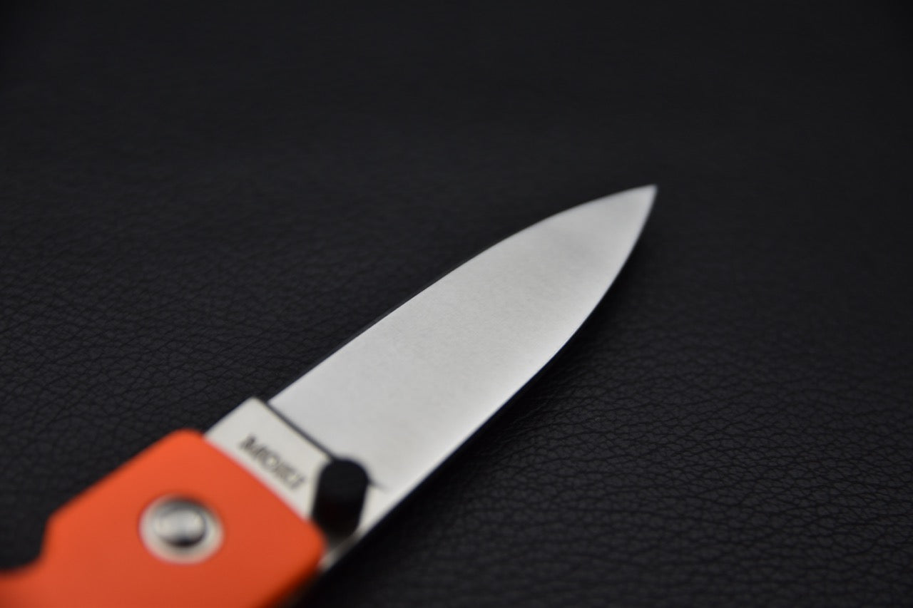 Focus sur la lame marquée 