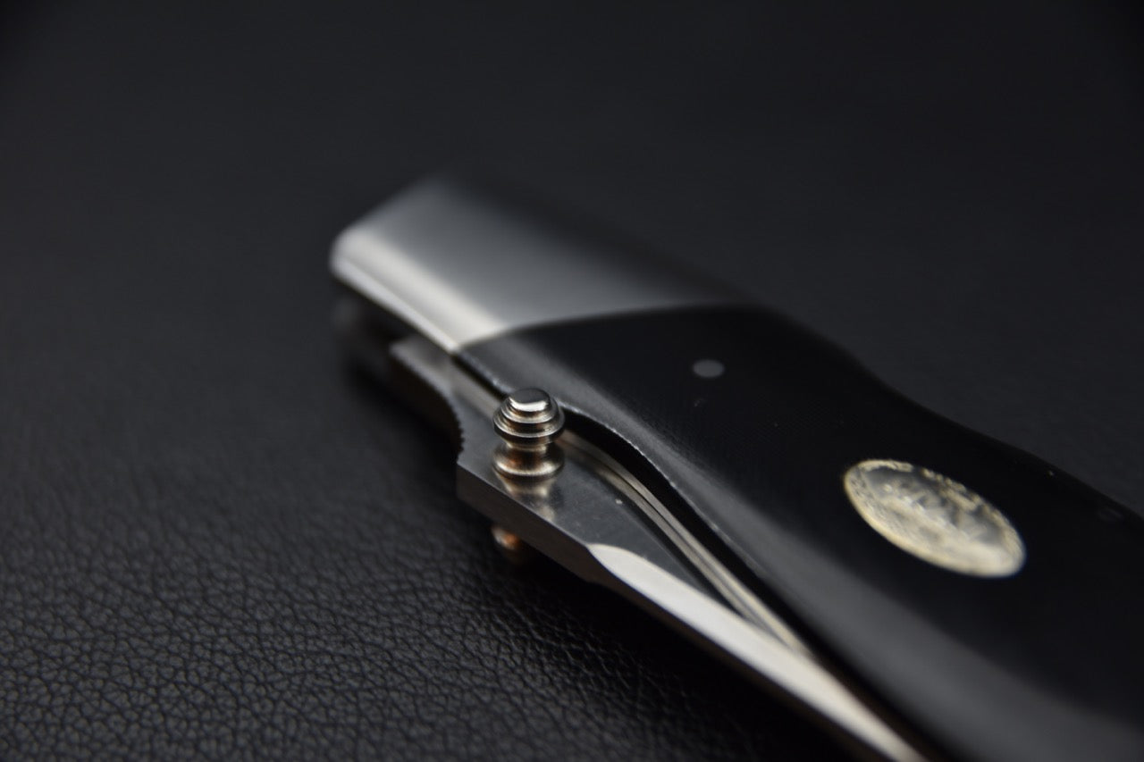 Système d’ouverture du MOKI Kingfisher en acier poli et manche noir