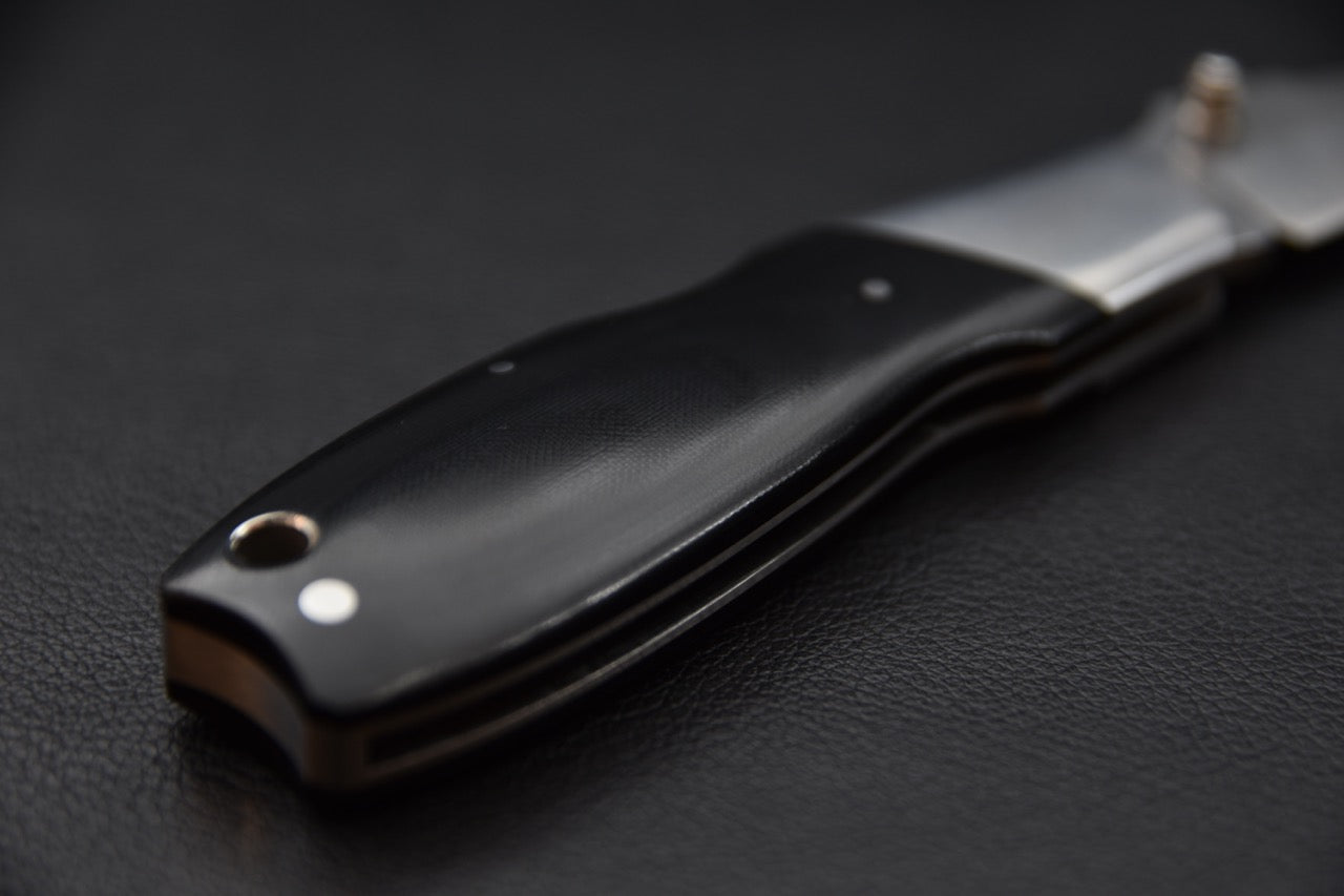 Manche du couteau MOKI Kingfisher avec œillet pour cordon