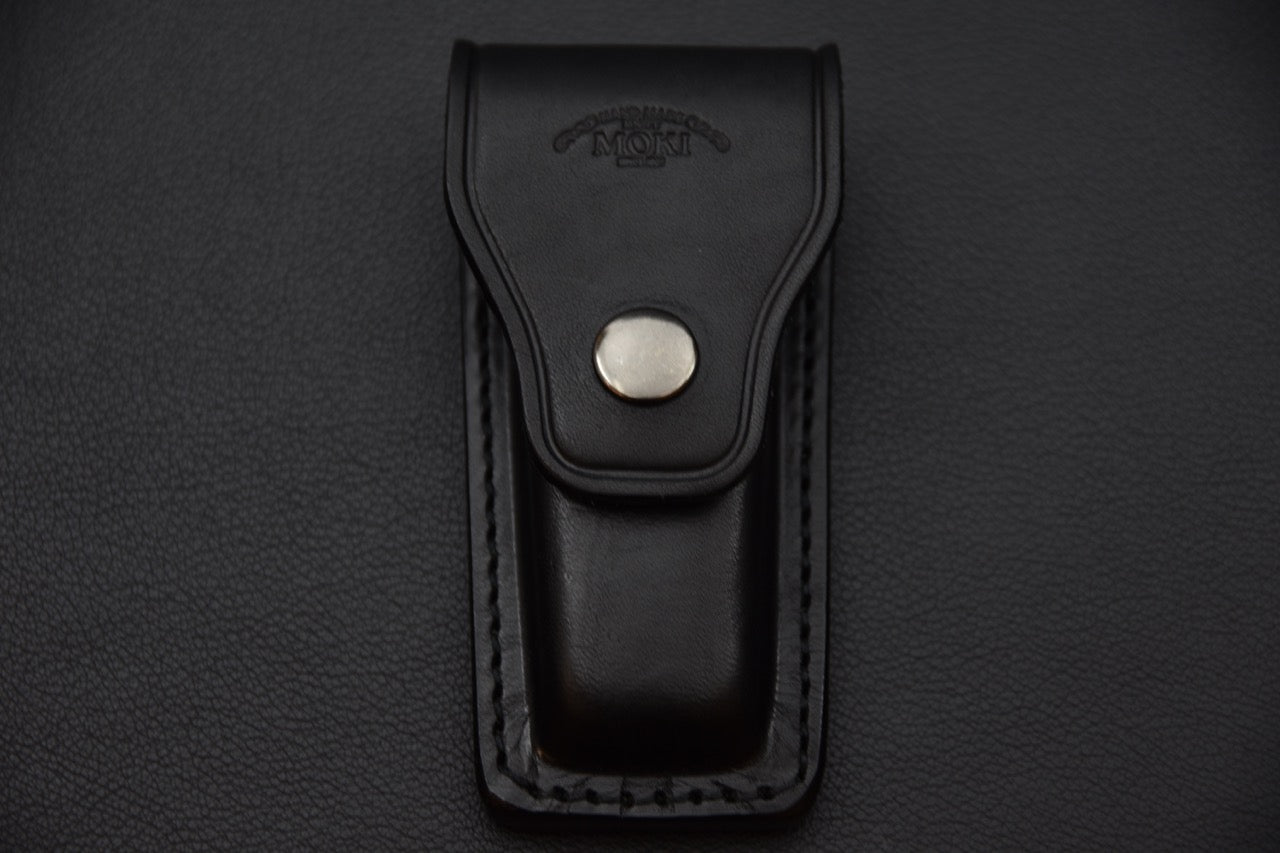 Étui en cuir noir MOKI avec bouton pression en métal