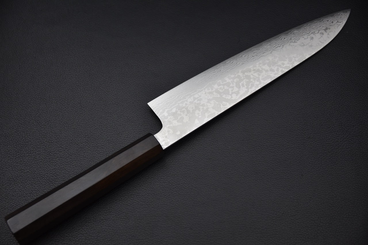 Couteau de cuisine japonais haut de gamme Makoto Kurosaki Gyuto, lame VG7 damas 210mm, manche traditionnel ébène