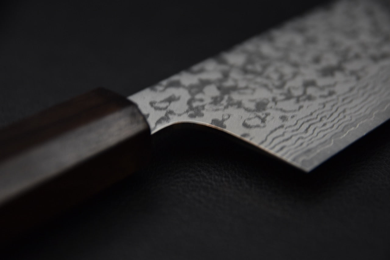 Manche en ébène du couteau japonais nakiri, forme octogonale.