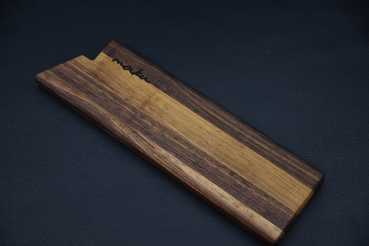 Saya en bois pour couteau japonais Nakiri avec assemblage de bois contrasté — Stay Sharp Montréal