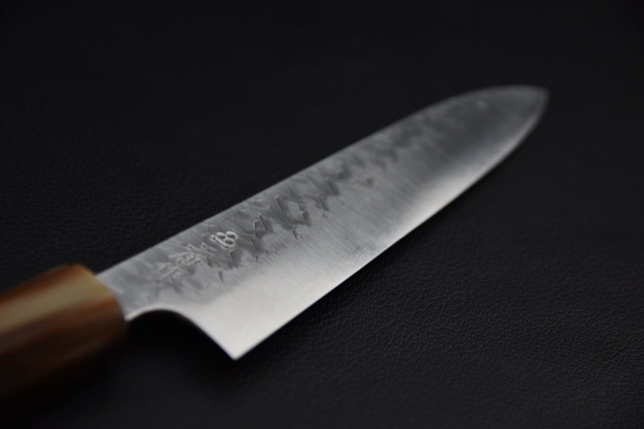 Couteau japonais petty Nigara Aogami Super 150 mm — détail de la lame avec finition tsuchime martelée