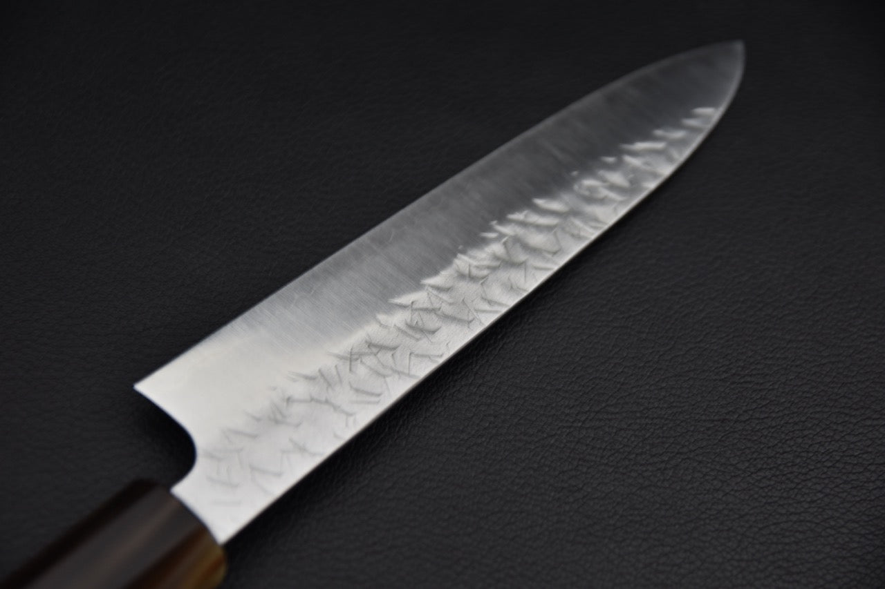 Couteau japonais petty en acier Aogami Super — détail du motif martelé sur la lame