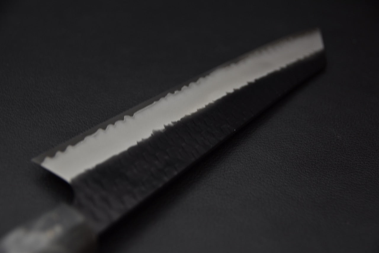 Couteau japonais Gyuto Kiritsuke SG2 Nigara Hamono, détail du fil de coupe poli miroir.