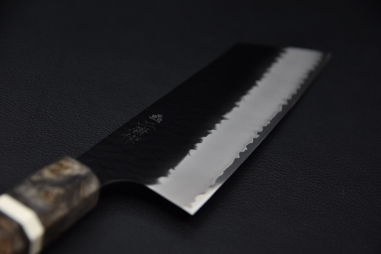 Lame de couteau japonais kiritsuke nakiri SG2 avec finition noire kurouchi et martelage tsuchime — Stay Sharp Montréal