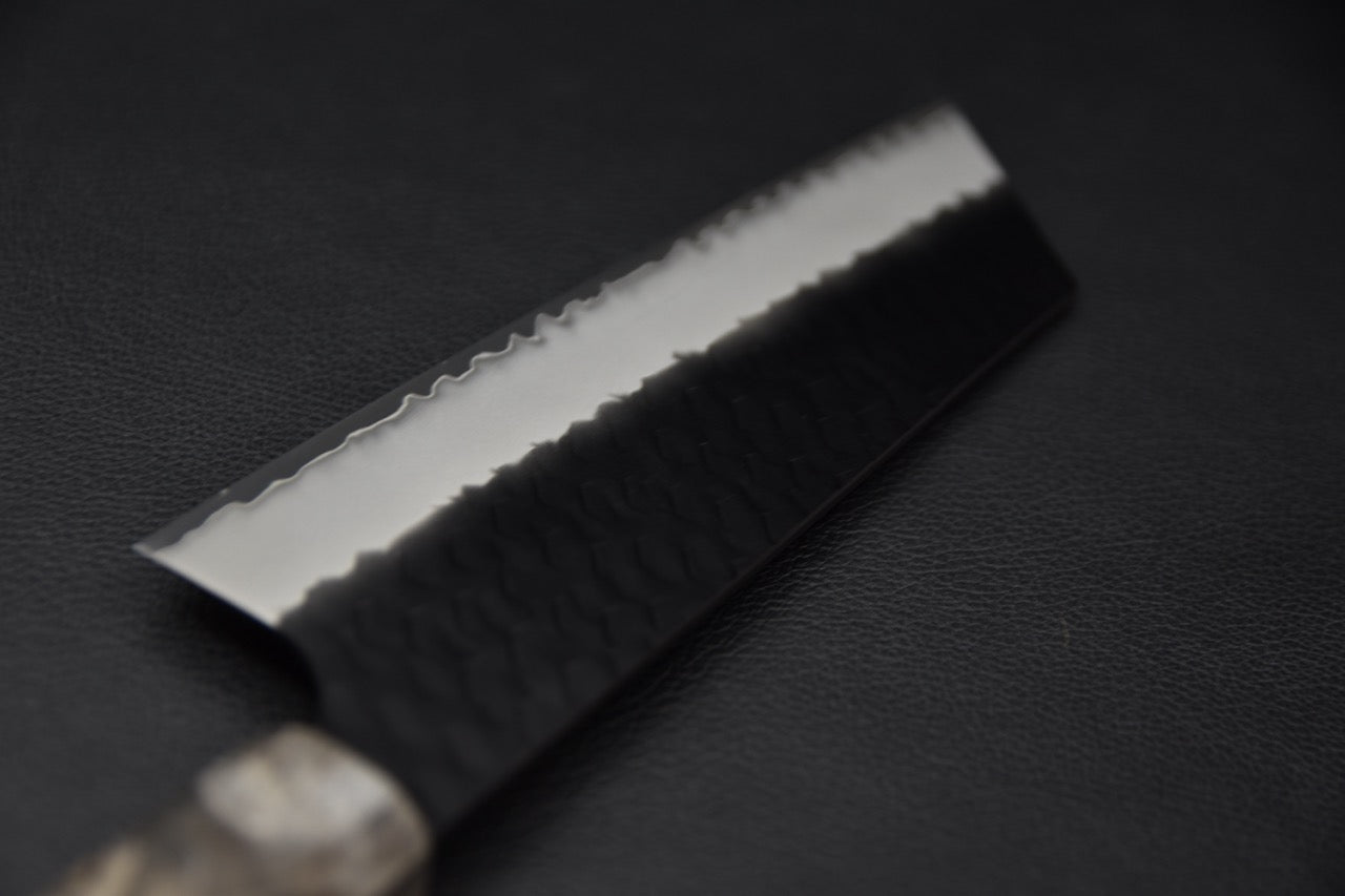 Profil de la lame d’un couteau japonais kiritsuke nakiri SG2 avec ligne de trempe visible — Stay Sharp Montréal
