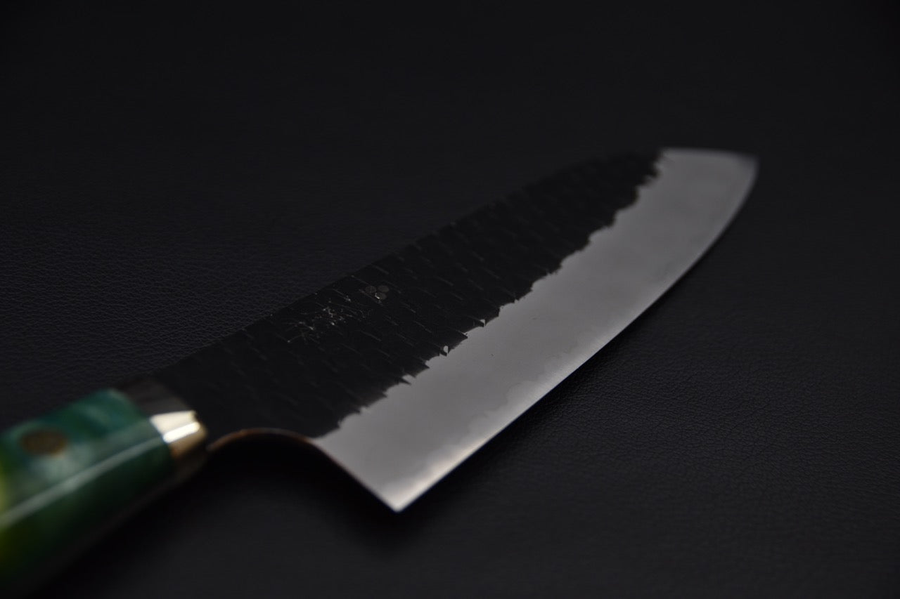 Nigara Hamono SG2 Kurouchi Tsuchime Santoku 170mm Émeraude