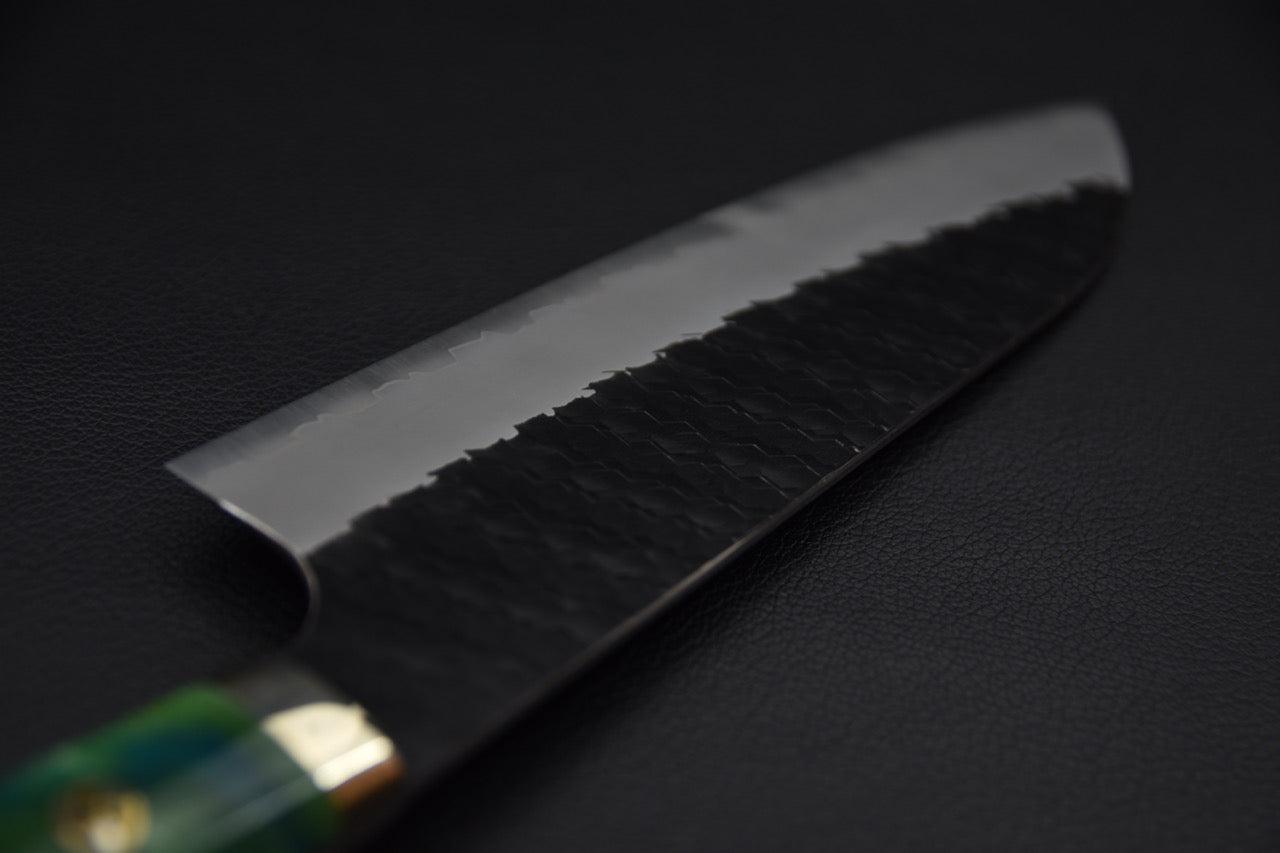 Nigara Hamono SG2 Kurouchi Tsuchime Santoku 170mm Émeraude