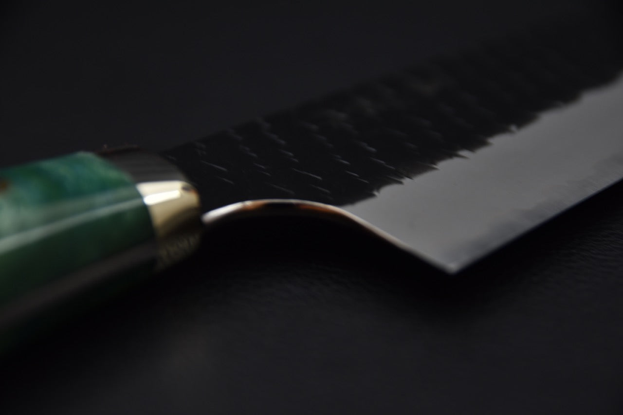 Nigara Hamono SG2 Kurouchi Tsuchime Santoku 170mm Émeraude