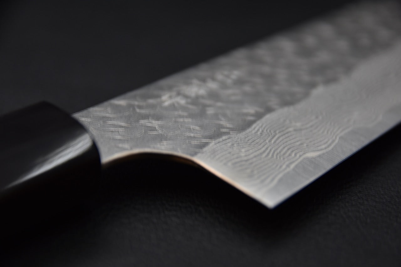 profil élancé et précis d’un couteau japonais de type Sujihiki