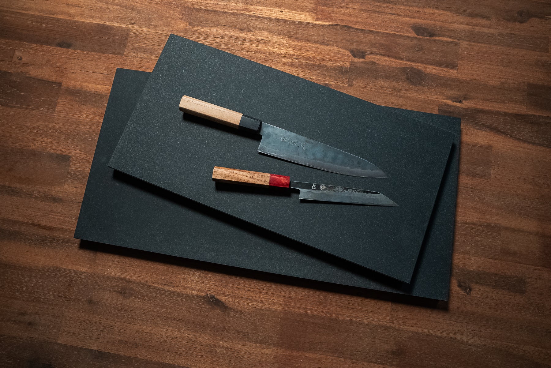 Planche à découper professionnelle Asahi (noire)