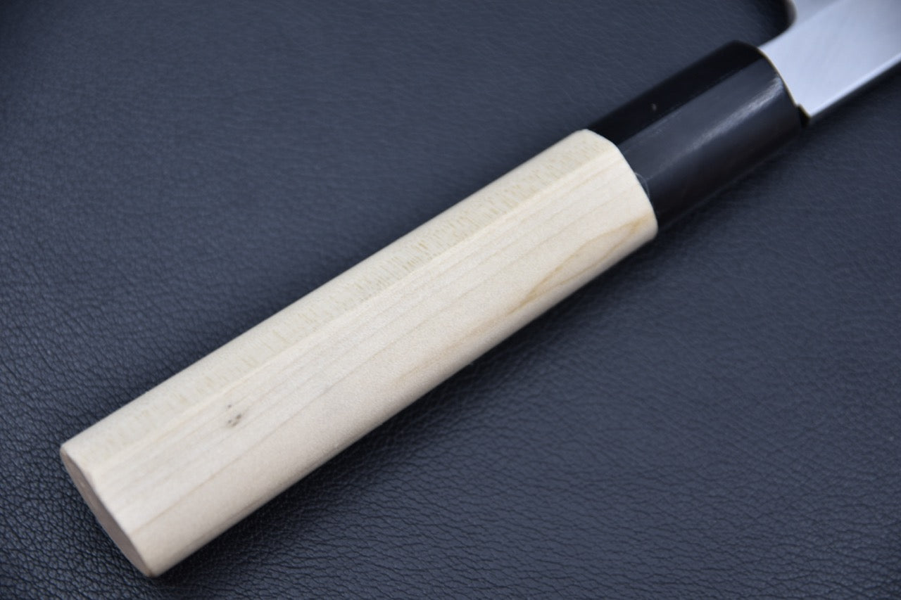 Manche traditionnel en bois de magnolia avec virole corne de buffle sur couteau japonais yanagiba