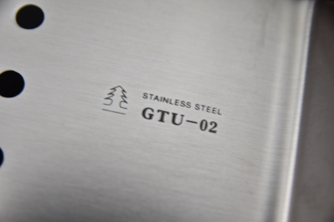 Détail du marquage Stainless Steel GTU-02 sur la spatule japonaise Sekishin, accessoire complémentaire au couteau japonais.