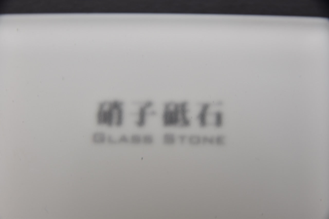 Inscription "Glass Stone" en japonais sur pierre à aiguiser japonaise Shapton

