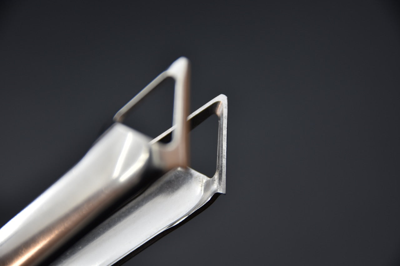 mâchoires carrées en acier de la pince à arêtes Suwada.