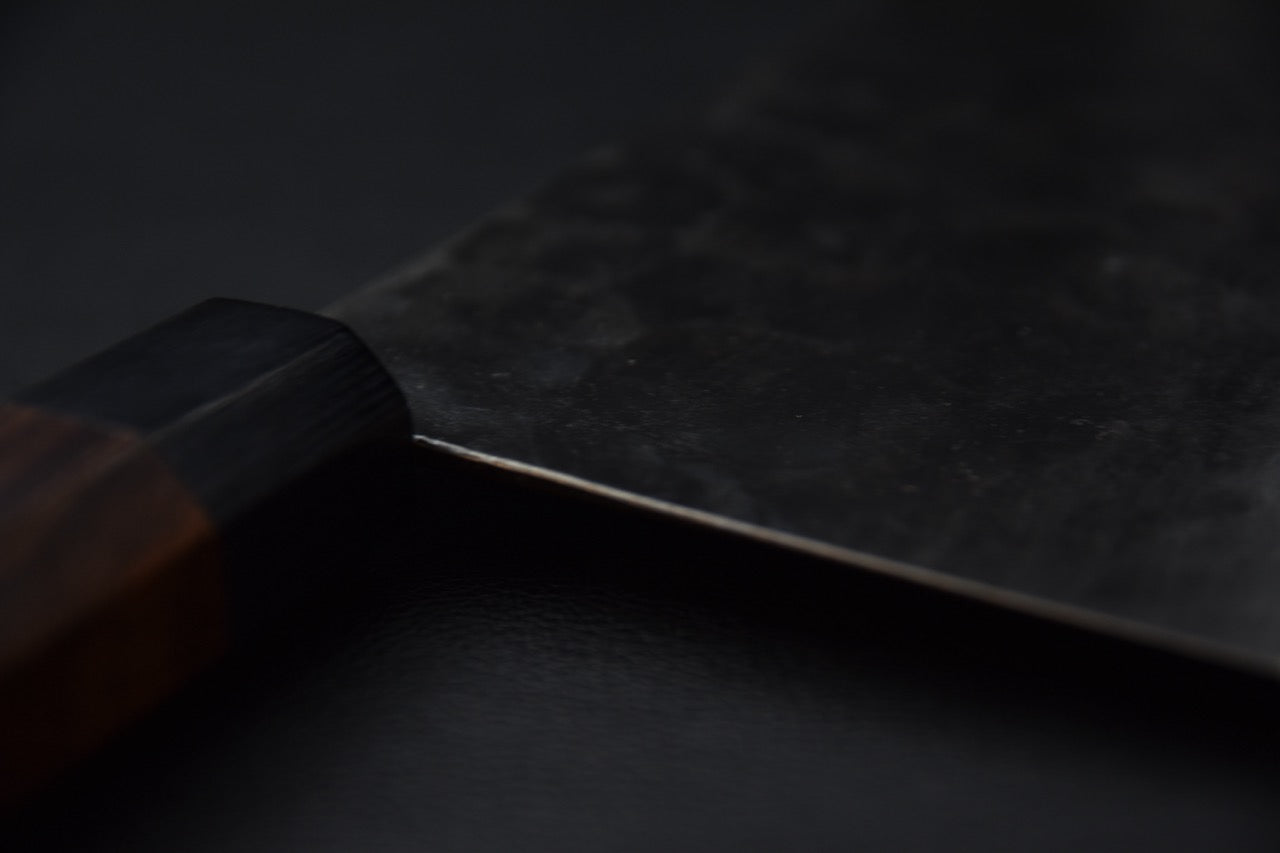 Jonction entre la lame et le manche du couteau japonais Takeda NAS Couperet Chinois Petit — Stay Sharp Montréal.