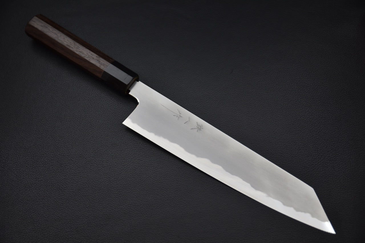 Couteau japonais Tetsujin Kiritsuke Gyuto 240mm vu de haut sur fond noir