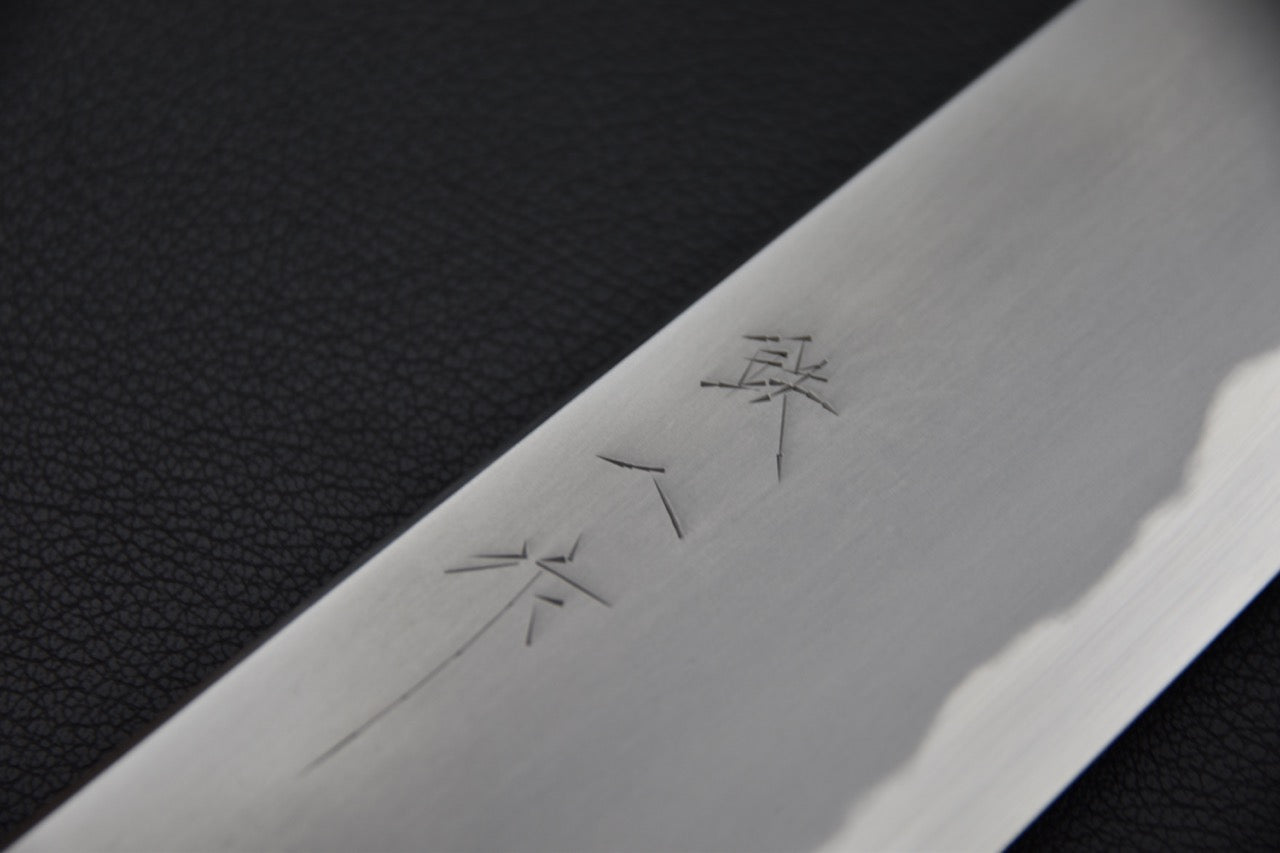 Détail de la gravure japonaise sur la lame