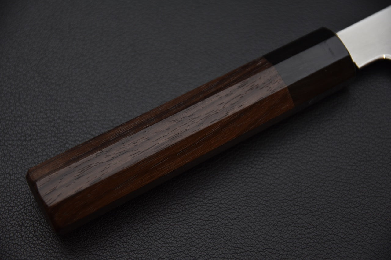 Détail du dos de la lame et émouture précise