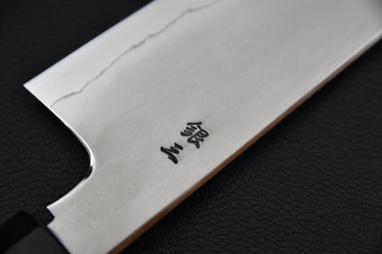 Détail du talon et de l’émouture d’un couteau japonais kiritsuke gyuto 210 mm — Stay Sharp Montréal