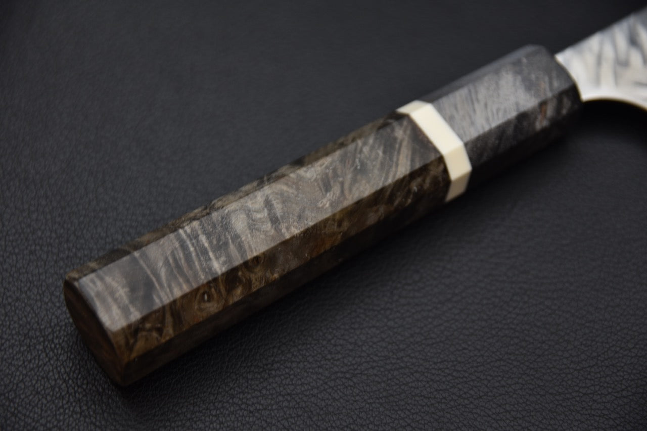 Gravure de Yoshimi Kato sur la lame en acier SPG STRIX