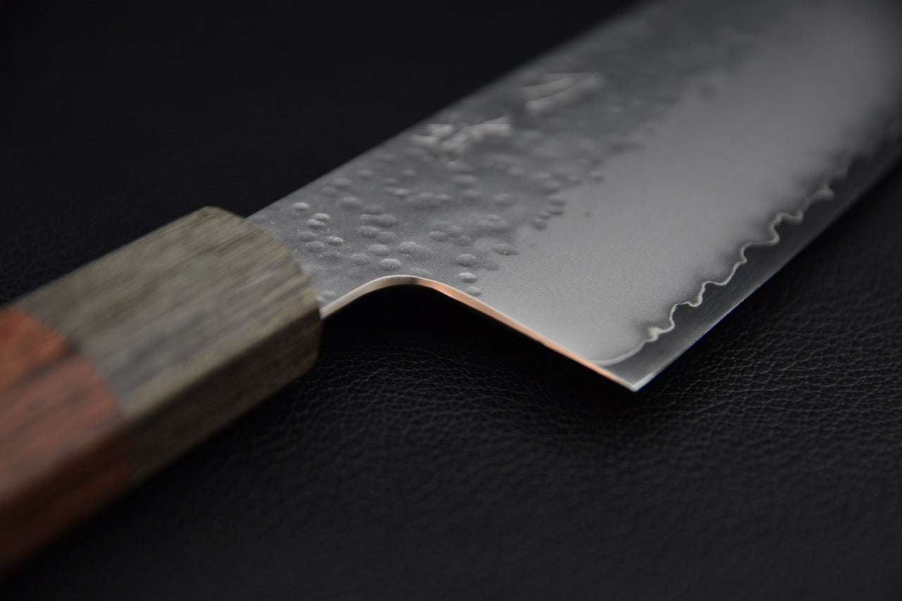 Couteau japonais bunka 180 mm — vue du talon et de la hauteur de lame