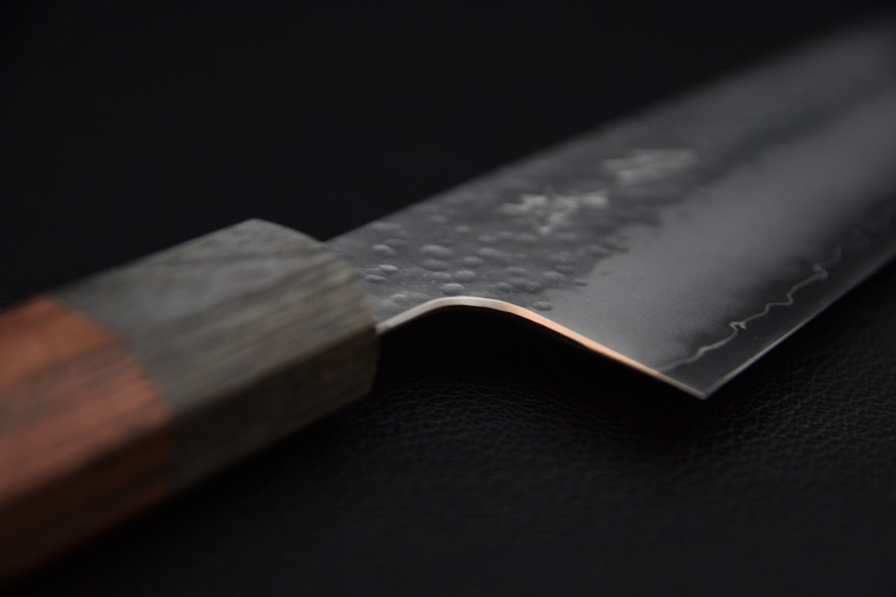 Kiritsuke couteau japonais 210 mm — vue du dos de la lame