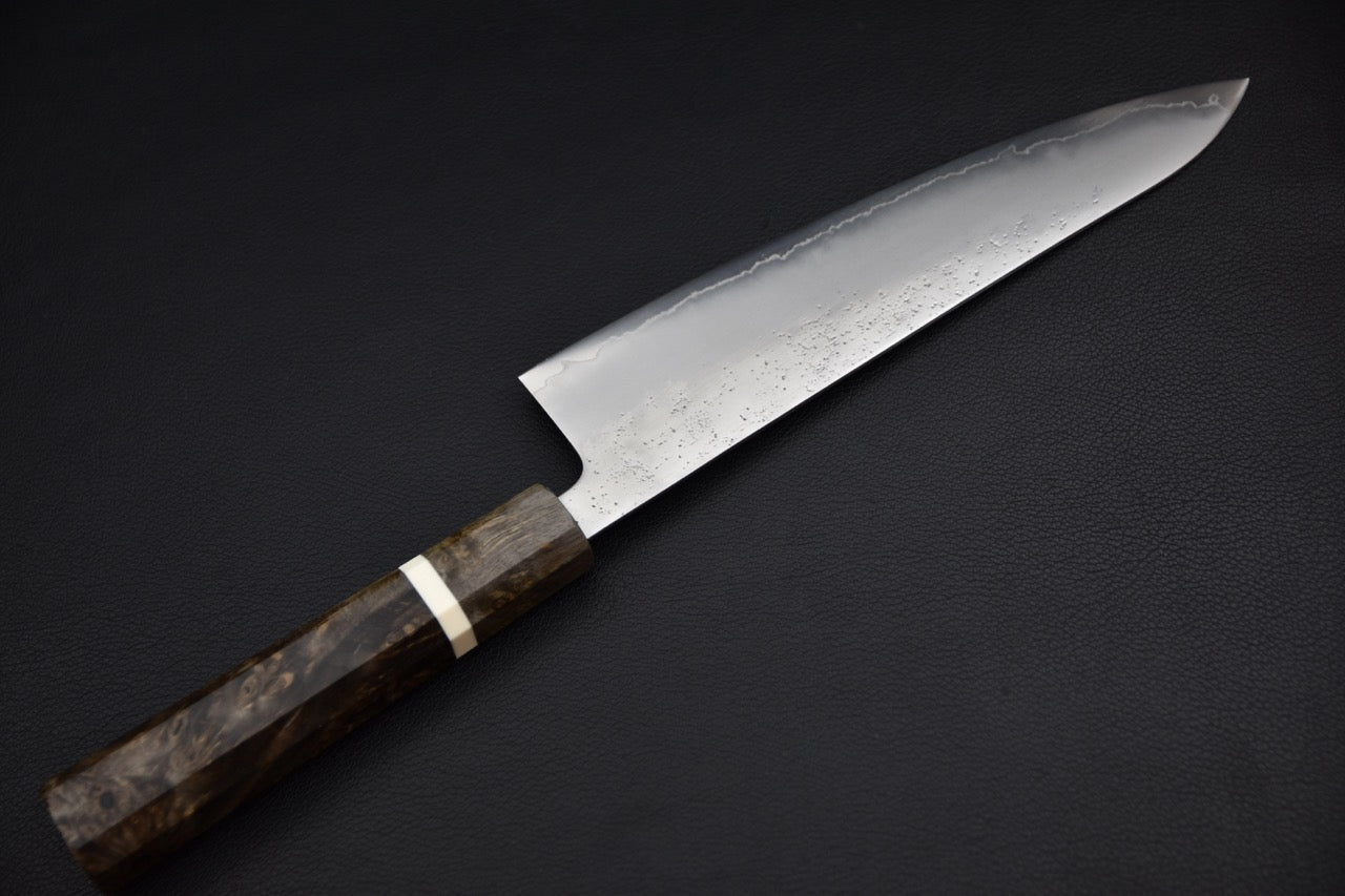 Hatsukokoro gyuto 210 mm Ginsan — vue d'ensemble côté dos, manche wa bois foncé