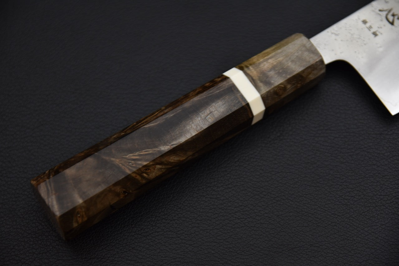 Hatsukokoro gyuto 210 mm — manche wa octogonal bois brun foncé et bague claire, gros plan