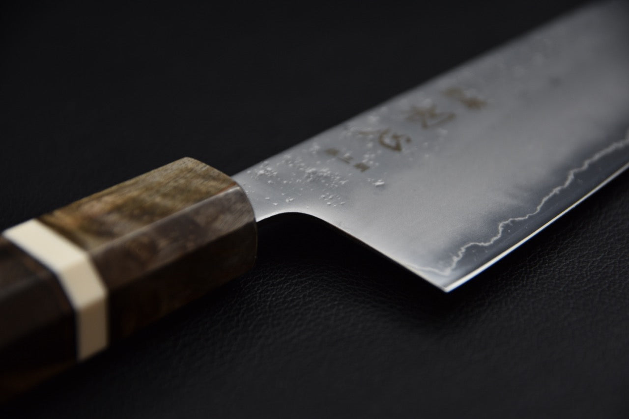Hatsukokoro gyuto 210 mm — talon de lame et transition manche, gros plan bague