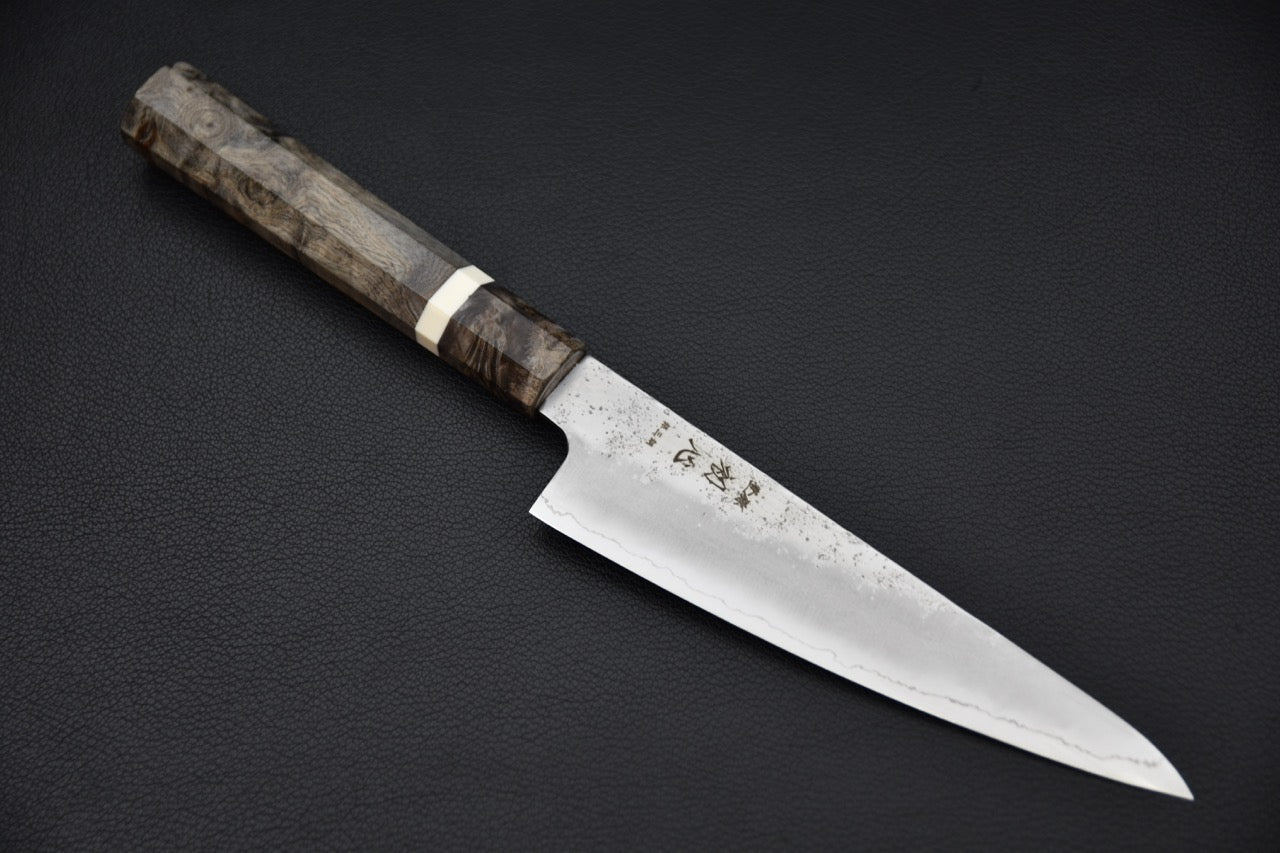 Hatsukokoro santoku 150 mm en Ginsan — vue complète, couteau japonais sur fond neutre