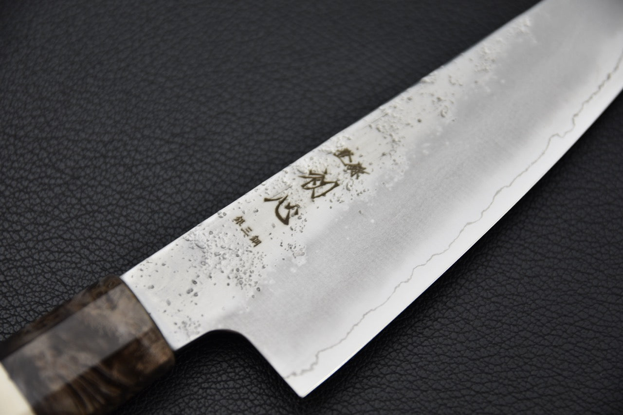 Santoku japonais 150 mm Ginsan — vue du tranchant et de la pointe arrondie
